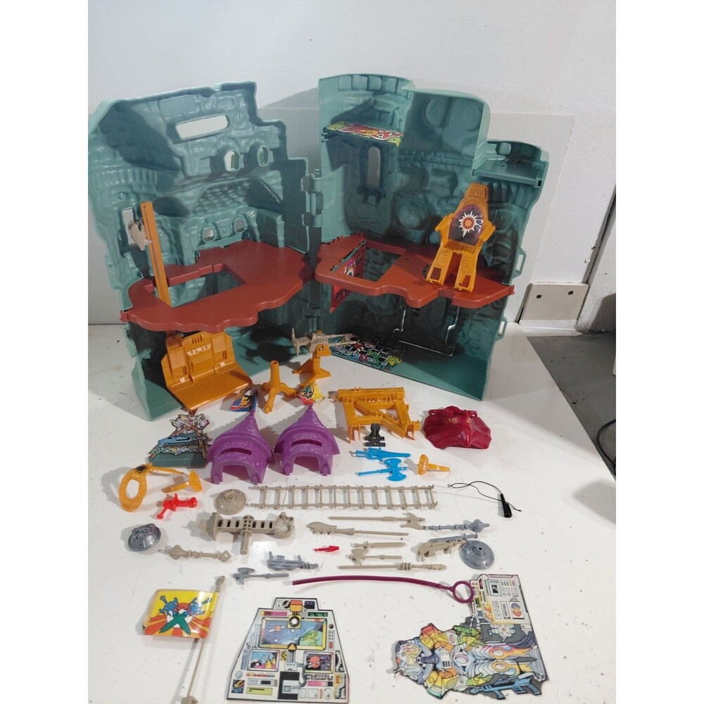 Mattel Masters of the Universe MOTU He-Man Castle Grey Skull w/Accessory & Extra